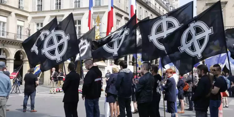 Francia disuelve a Civitas por declaraciones antisemitas