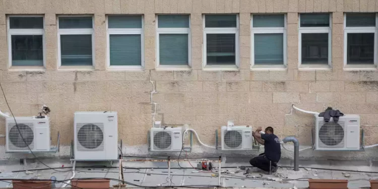 Récord de consumo de electricidad en Israel por ola de calor
