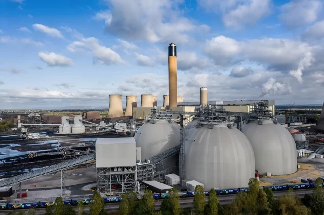Reino Unido basa política energética en precio inflado del carbon