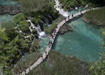 Mujer israelí muere al precipitarse en Croacia durante excursión