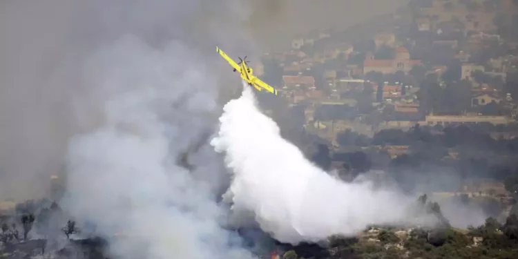 Israel podría enviar aviones para combatir incendios en Chipre
