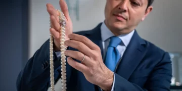 Christie's suspende subasta de joyas ligadas al legado nazi