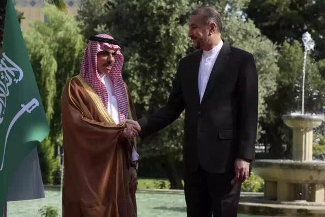 Ministro de Asuntos Exteriores de Irán visita Arabia Saudita
