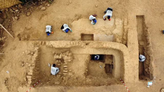 Muro policromado de 4.000 años de antigüedad hallado en Perú