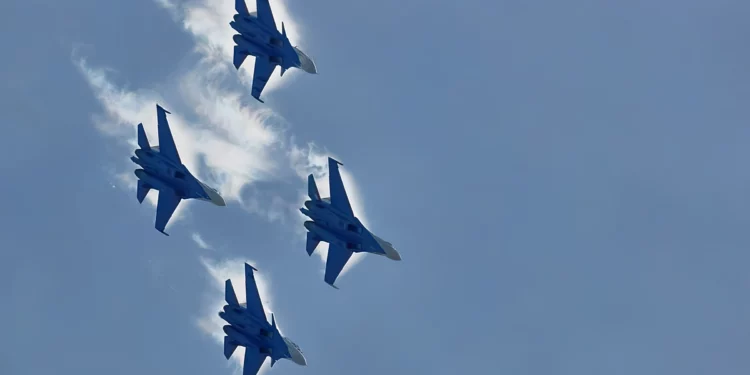 Nueve cazas rusos cercan a un avión de combate ucraniano