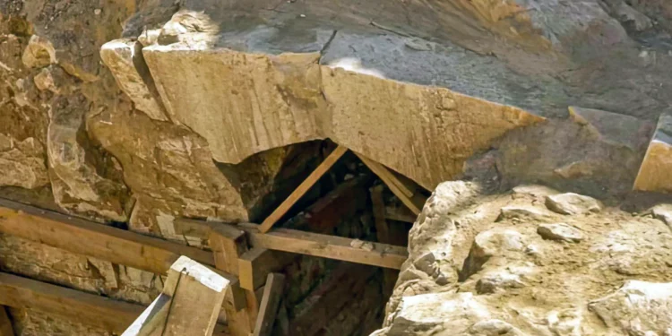 Arqueólogos de Israel hallan la puerta más antigua de la región