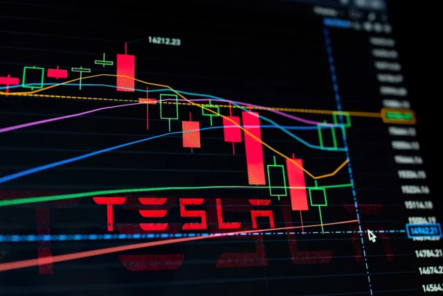 Tesla cae frente a BYD en mercado de autos eléctricos en China