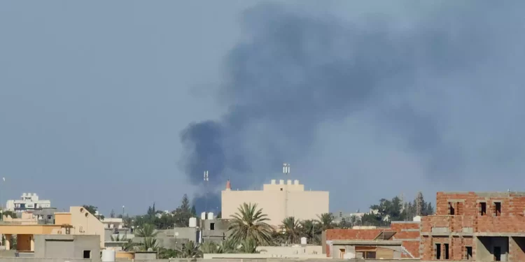 Enfrentamientos en Trípoli provocan cierre del aeropuerto de Mitiga
