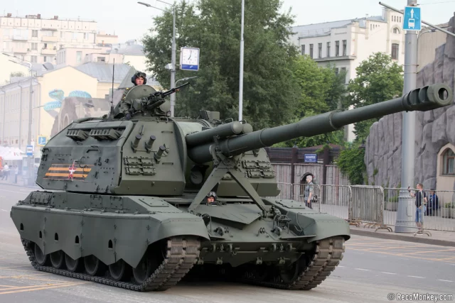 Rusia recibe el obús 2S19M2 para su ofensiva en Ucrania