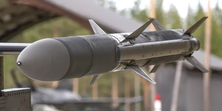 Las USAF completa pruebas del AIM-120C-8 con Raytheon