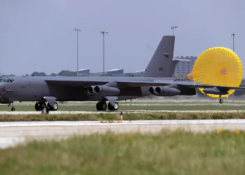 RTX entrega el primer radar AESA para B-52 Stratofortress
