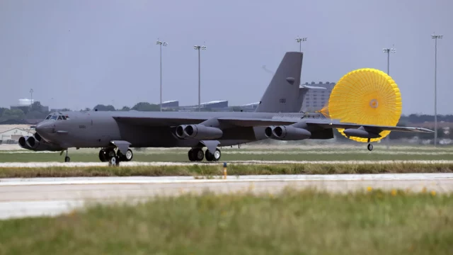 RTX entrega el primer radar AESA para B-52 Stratofortress