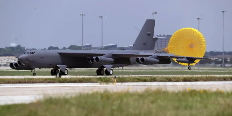 RTX entrega el primer radar AESA para B-52 Stratofortress