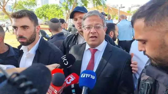 Ben-Gvir visita el lugar de los disturbios entre infiltrados eritreos