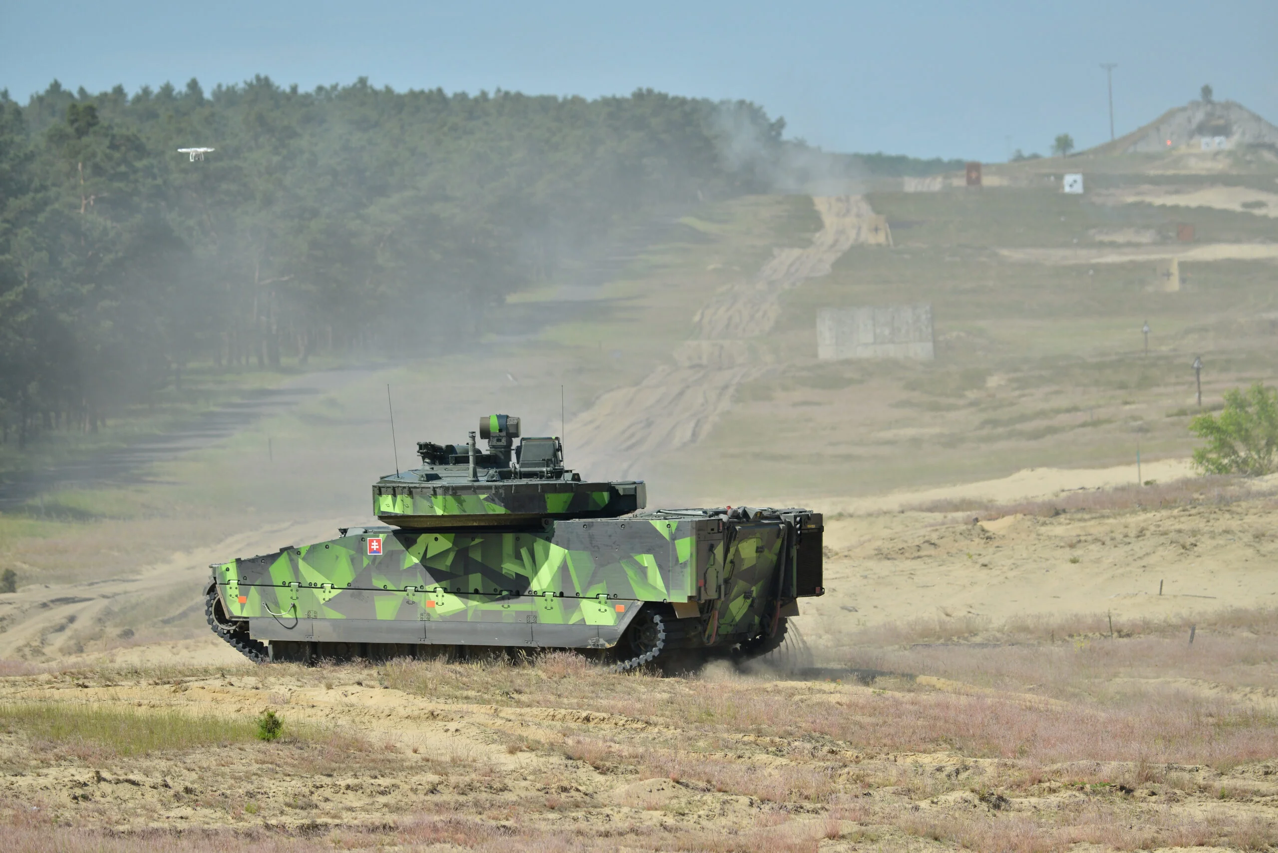 Encuentro Checo-Sueco define el futuro del vehículo CV90 MkIV
