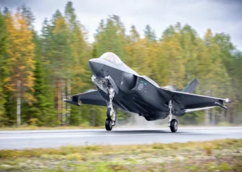 F-35A de Noruega aterrizan en autopista de Finlandia