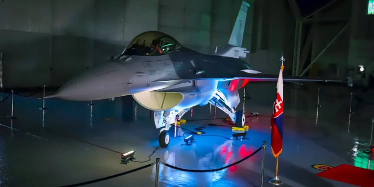 Lockheed Martin devela primer F-16 Block 70 eslovaco