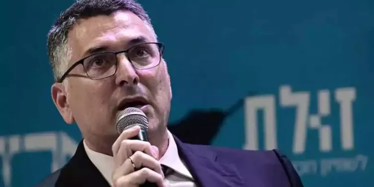 Gideon Sa'ar criticó las protestas de izquierda en Yom Kipur