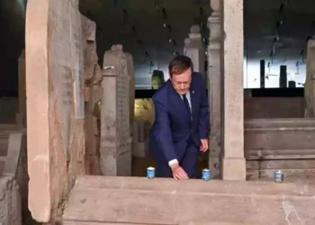 Presidente Herzog visita la tumba de Chatam Sofer en Eslovaquia