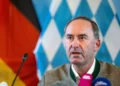 Gobernador de Baviera respalda a adjunto acusado por panfleto antisemita
