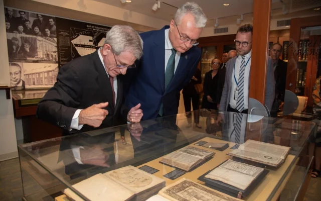 Instituto YIVO honra a salvadores de patrimonio judío en Lituania