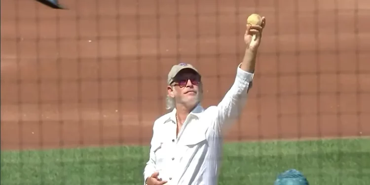 Matisyahu lanza bola de matzá en partido de los Mets