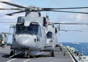 La Royal Navy despliega helicóptero Merlin AEW en portaaviones