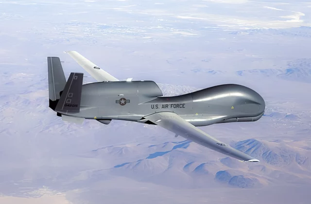 RQ-4B de USAF escanea Rusia y Bielorrusia