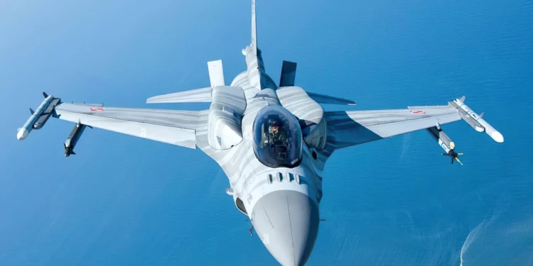 EE. UU. aprueba soporte logístico para cazas F-16 de Polonia