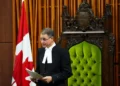 Dimite presidente de la Cámara de Canadá tras ovación a nazi