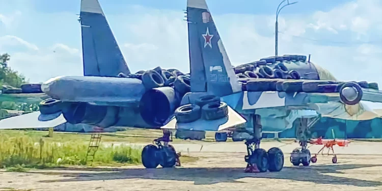 Su-34 ruso también cubierto con neumáticos