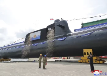 Corea del Norte presenta submarino nuclear “Hero Kim Kun Ok”