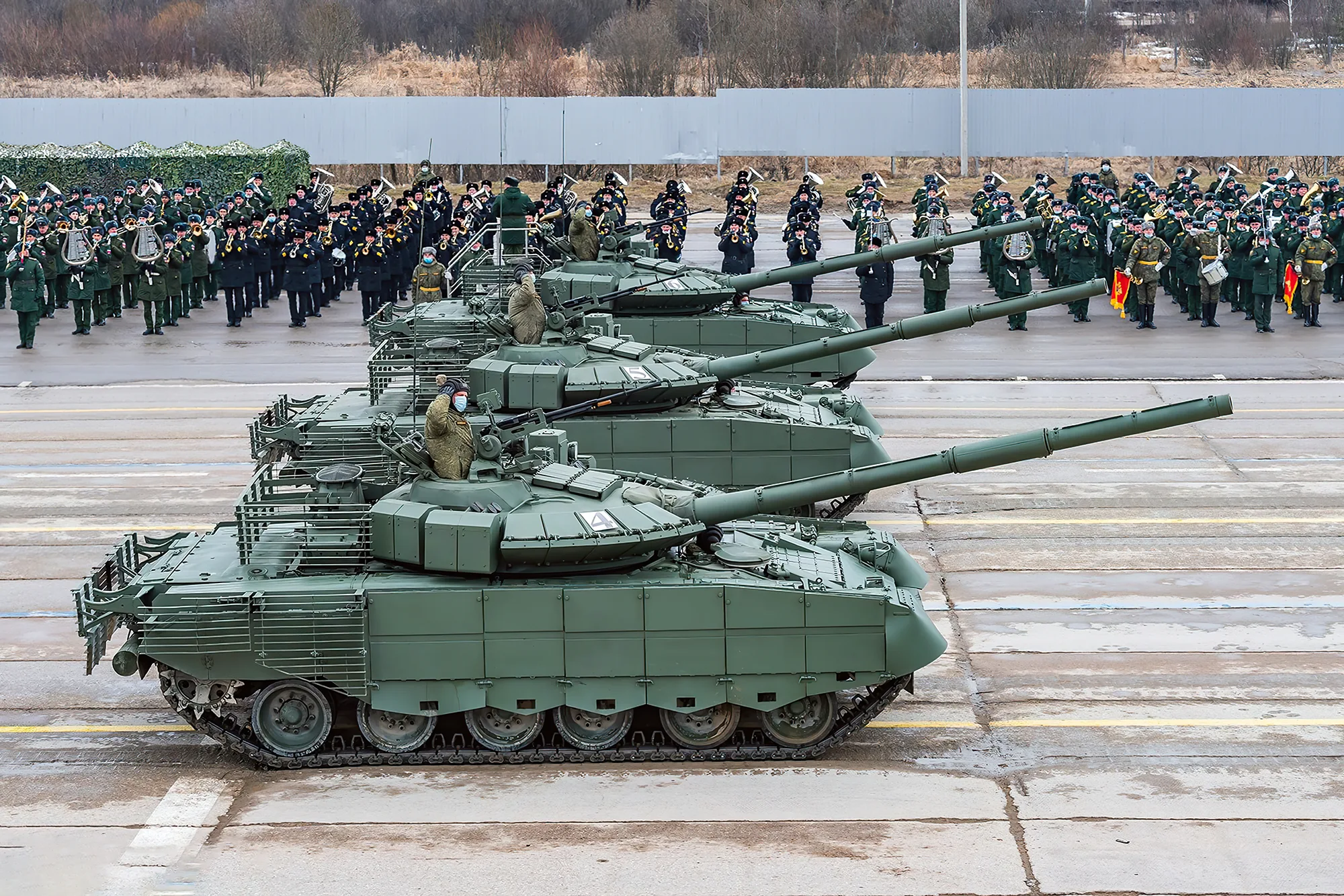 Rusia entrega lote de tanques T-80BVM para unidades en Ucrania