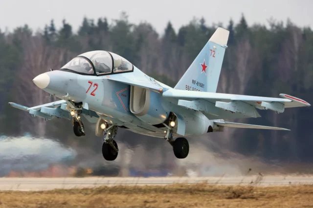 Irán recibe el caza ruso Yak-130