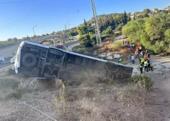 Accidente de autobús en Beit Shemesh: decenas de niños heridos