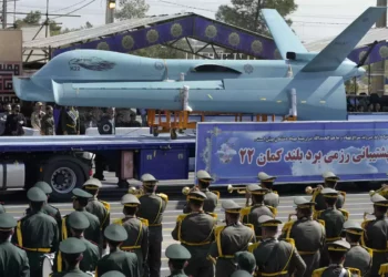 En amenaza a Israel: Irán presenta dron de ataque “de mayor alcance”
