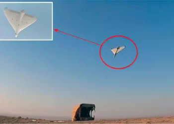 Irán presenta avión no tripulado Shahed con motor a reacción