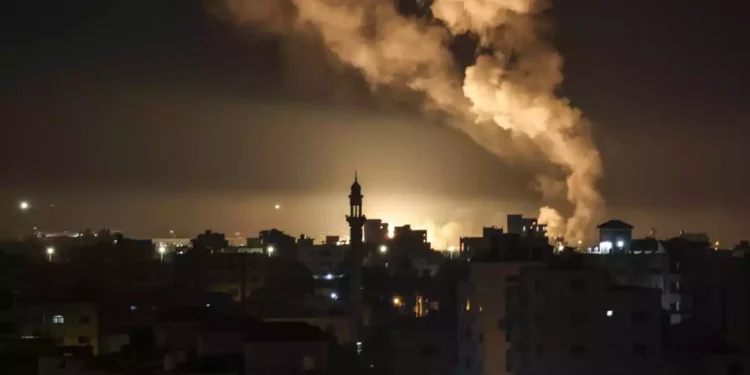 FDI ataca 3 puestos militares de Hamás en la Franja de Gaza