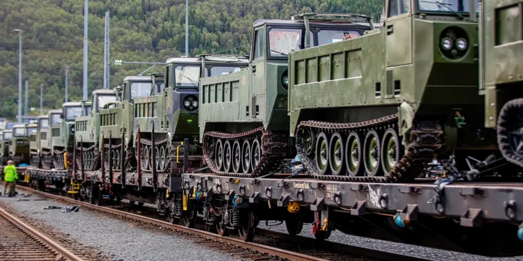 Noruega refuerza al ejército ucraniano con vehículos M548