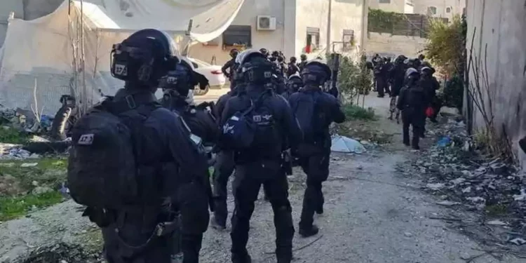 Policía fronteriza arresta 4 terroristas en Shuafat