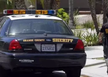 La policía busca al sospechoso que irrumpió en Jabad en California