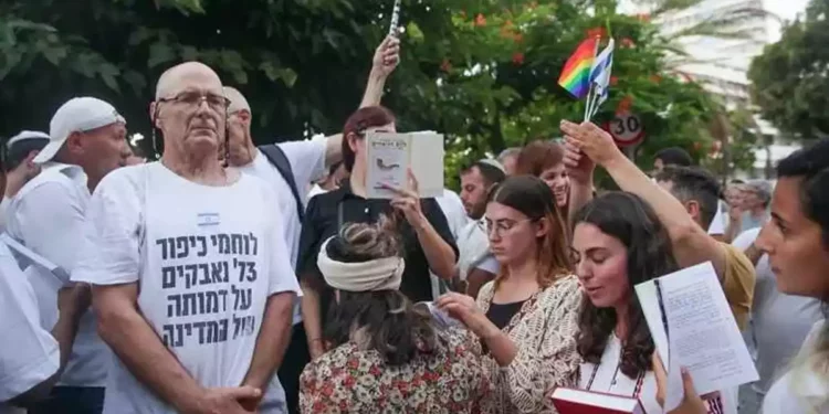 Protestas de izquierda perturban servicio de Yom Kipur en Tel Aviv