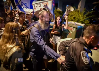 Izquierdistas protestaron contra el rabino Levinstein en Tel Aviv