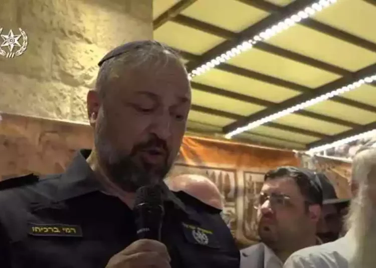 Rabino realiza una oración por las fuerzas de seguridad de Israel