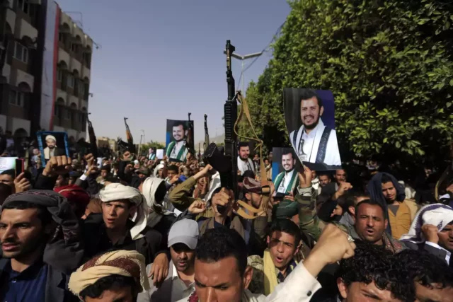 Comitiva hutí se dirige a Arabia Saudí para negociaciones