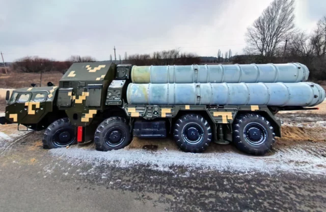 Misil antibuque Neptune R-360 alcanza un lanzador S-300 ruso