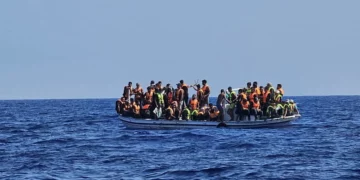 Ejército libanés salva a inmigrantes sirios de trágico naufragio