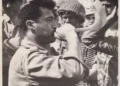 Identifican al soldado de foto con shofar en el Kotel tras 56 años
