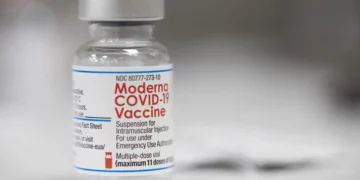 Nuevas vacunas Moderna COVID-19 están en camino a Israel