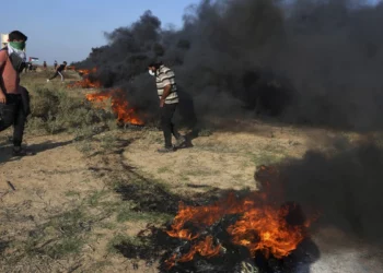 Israel ataca instalaciones de Hamás tras violencia fronteriza